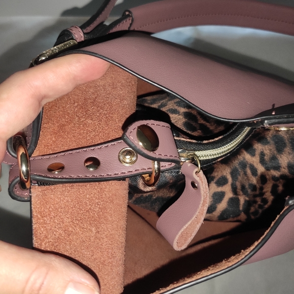 Gorgeous Genuine Mauve Leather Convertible Hobo Bag With Removable Insert - Picture 11 of 16